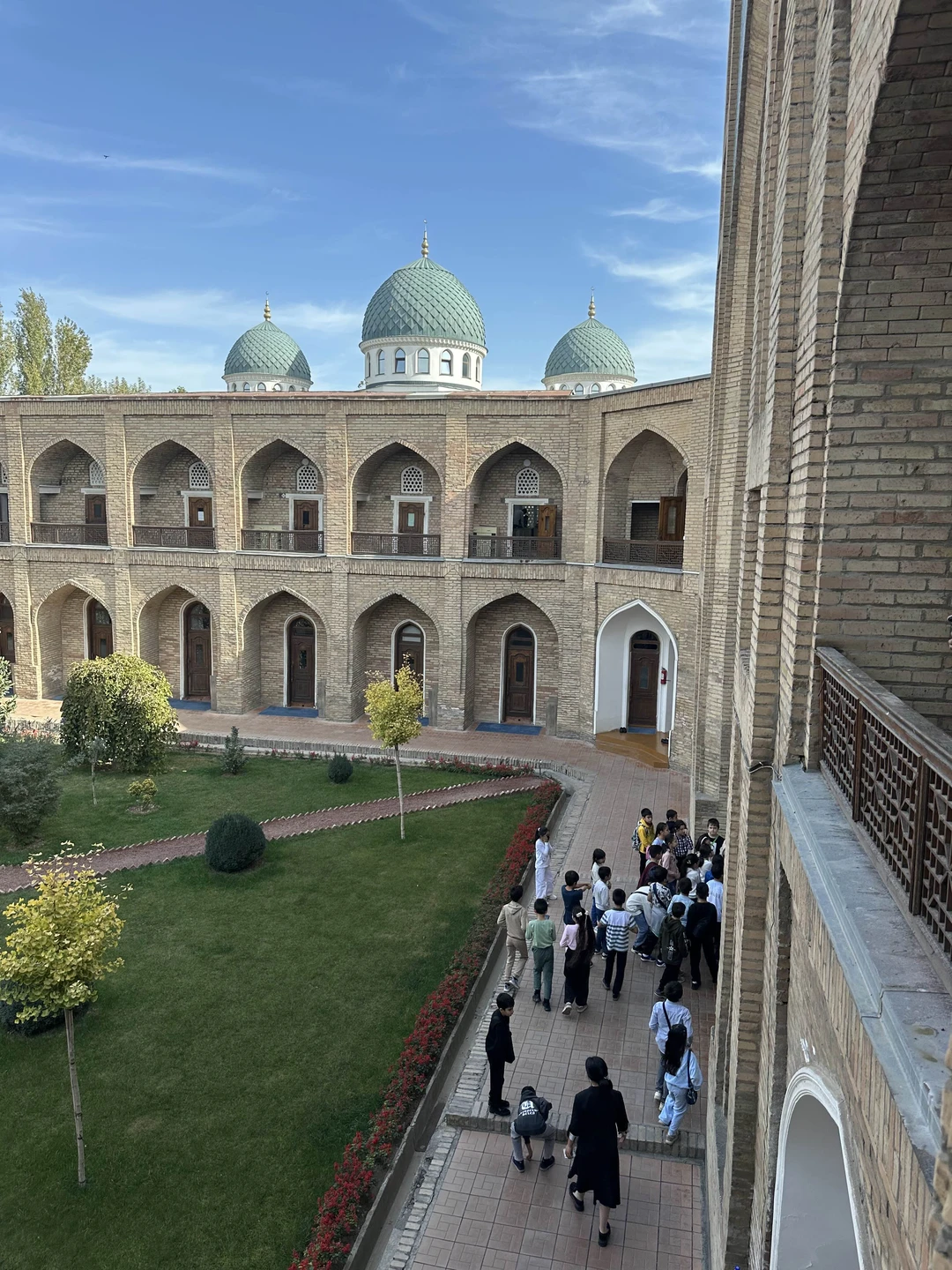 Благодарим Рустама за нашу экскурсию по Ташкенту. Интересный рассказчик и позитивный человек. Узнали много нового для себя