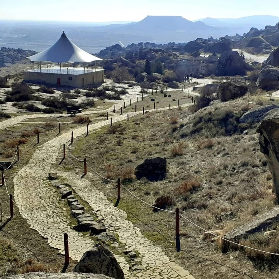 Гобустан: первобытный уют или искусство древнего человека