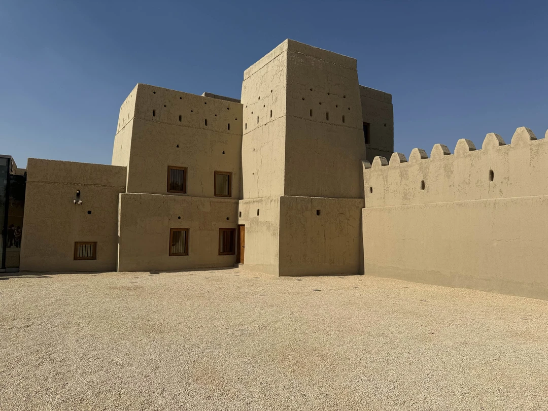 По факту, это не экскурсия, а трансфер. Не то, чтобы слишком дорогой - на такси вышло бы примерно в те же деньги.