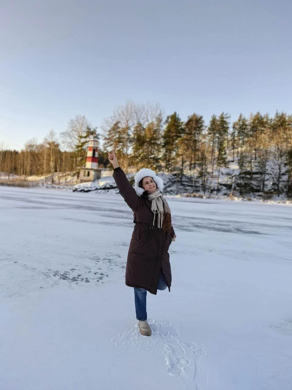 Предварительно позвонили, объяснили как добраться. Прекрасная прогулка. Проезжали рукотворный маяк у базы отдыха. Остановка не была