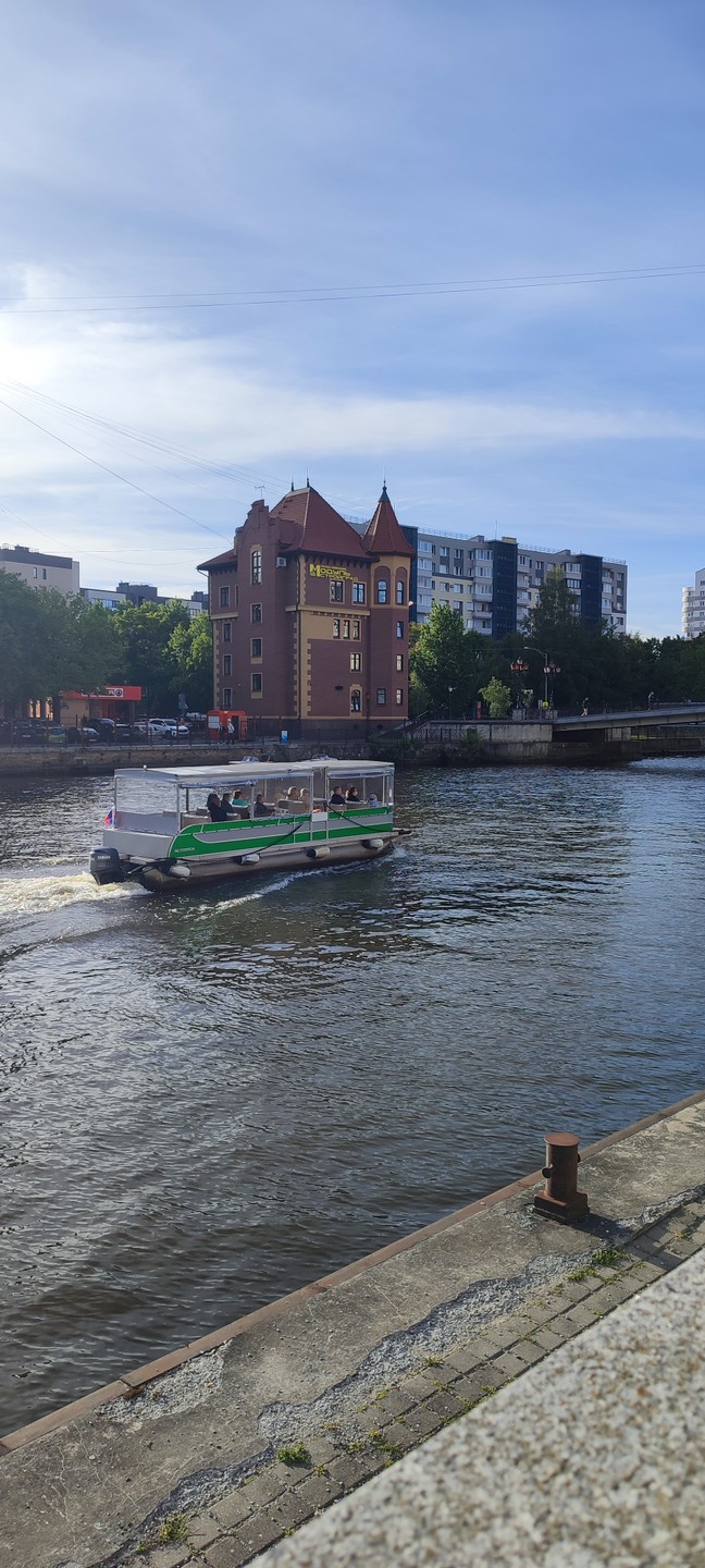Сергей очень креативно подошёл к выбору маршрута. Все топовые объекты которые находятся в центре мы могли