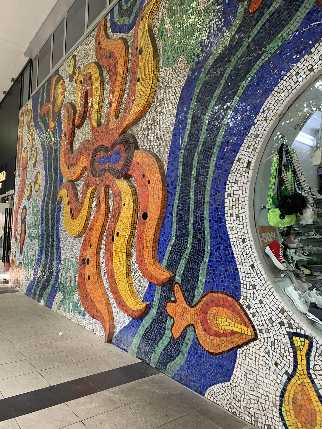 Владимир отличный рассказчик, на групповой экскурсии мы почувствовали индивидуальный сервис. Продуманный, нетривиальный маршрут с множеством приятных