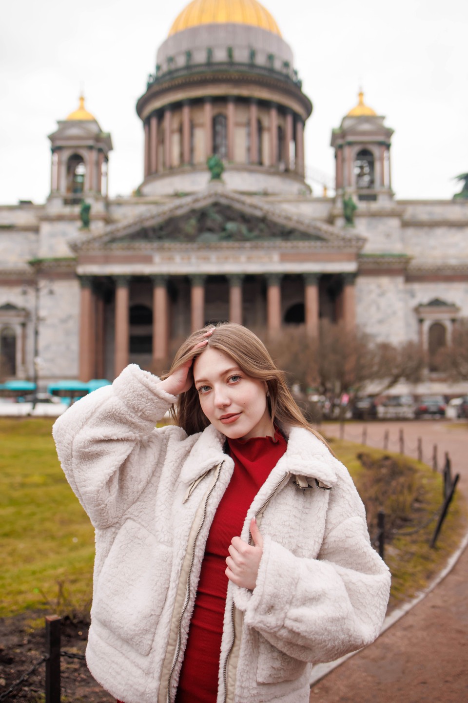 Получила прекрасные, качественные фотографии очень быстро 😍 приятный фотограф, красивые локации, хорошее настроение, советую 🫶🏻