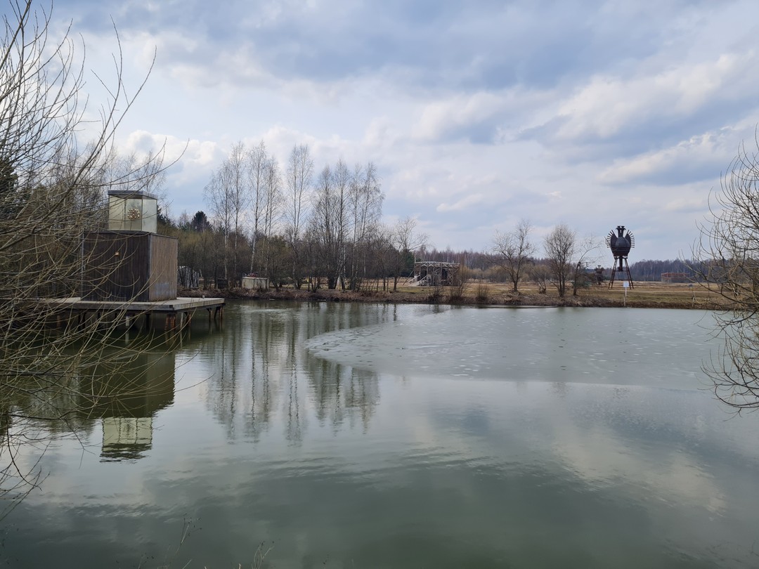 Очень рады, что поехали в Никола-Ленивец с экскурсией. Самостоятельно осматривать арт-парк, мне кажется, было бы в
