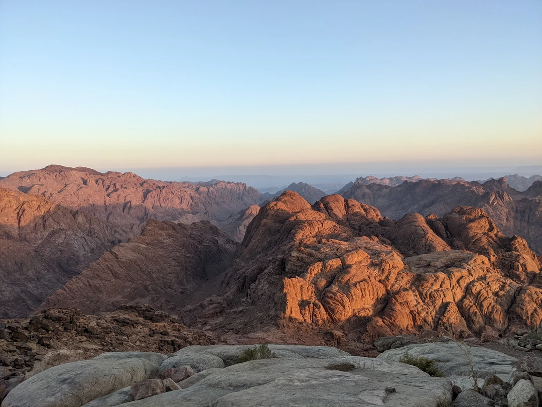 Ходили на гору встречать рассвет. К двум часам ночи приехали на место, за 3-3.5 часов поднялись