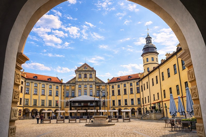 Трансфер из Минска к Мирскому и Несвижскому замкам и обратно