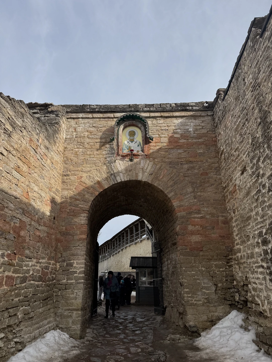 Решение провести 8 марта на экскурсии в Изборск и Печоры точно было хорошим решением: комфортный автобус;