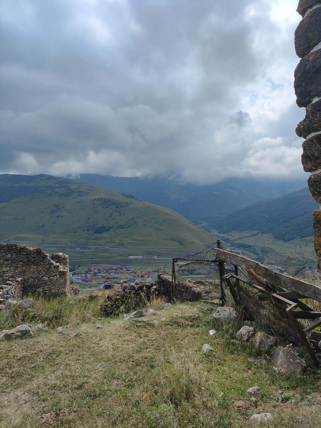 Северная Осетия и ее природа прекрасны! Однако гид Кирилл испортил впечатления от поездки: рассказ был сухим,