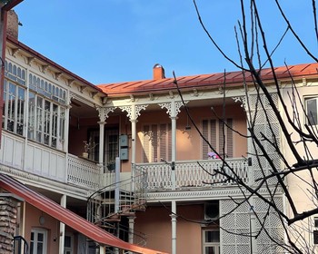 Экскурсия по Тбилиси: крепость Нарикала, серные бани, мост Мира