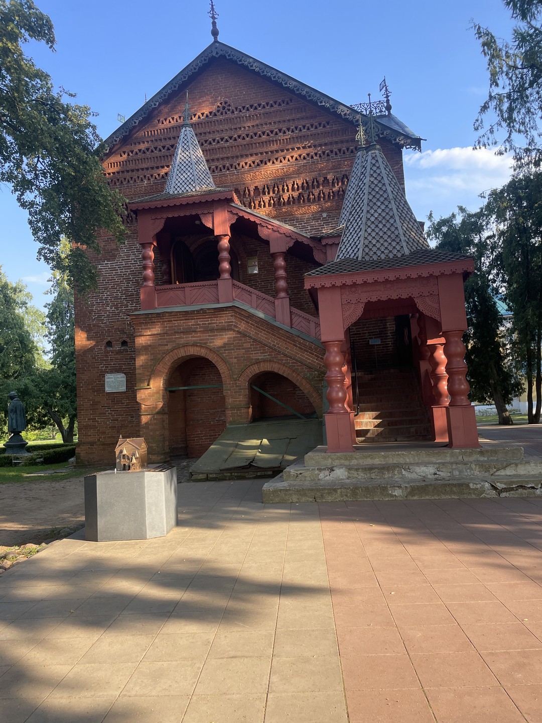 Знакомьтесь, Углич (Элина)