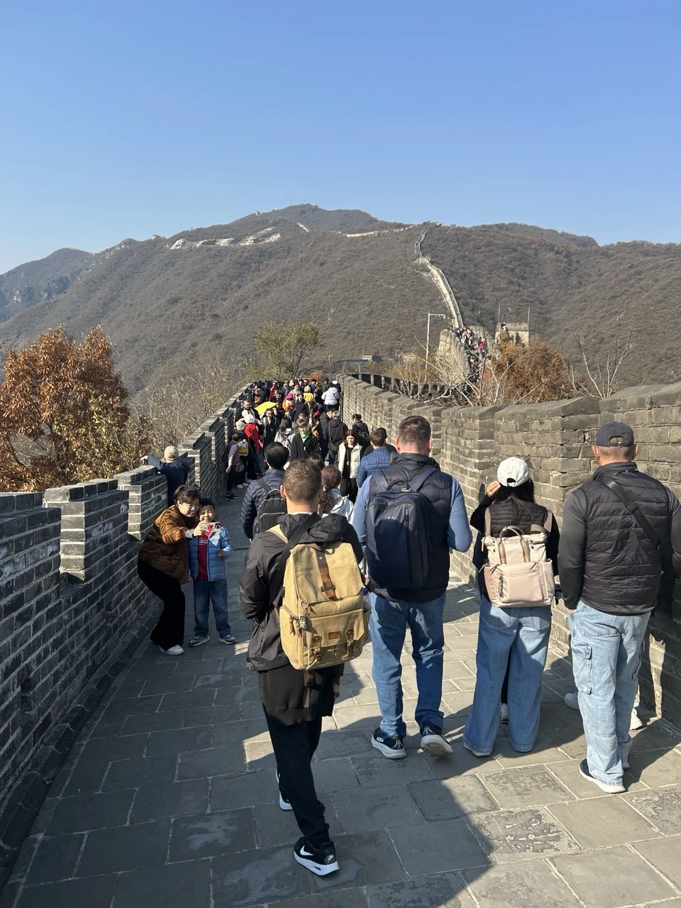 Очень ответственный гид! Надёжный! Отлично знает историю! Подскажет где и что лучше и интереснее. Все договорённости