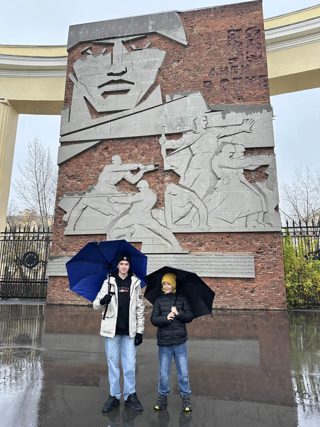 На экскурсии были после посещения музея-панорамы. Информация от Даниила отлично дополняла ту информацию, которую получили в