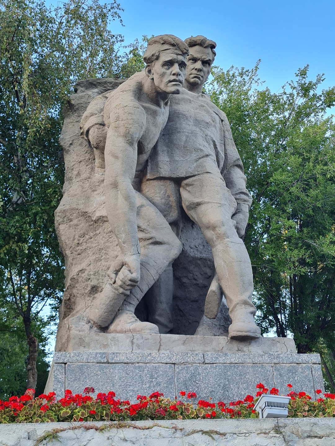 Дмитрий провел нам экскурсию по Мамаеву Кургану. Хочется отметить высочайший профессионализм Дмитрия. Его экскурсия была безупречно