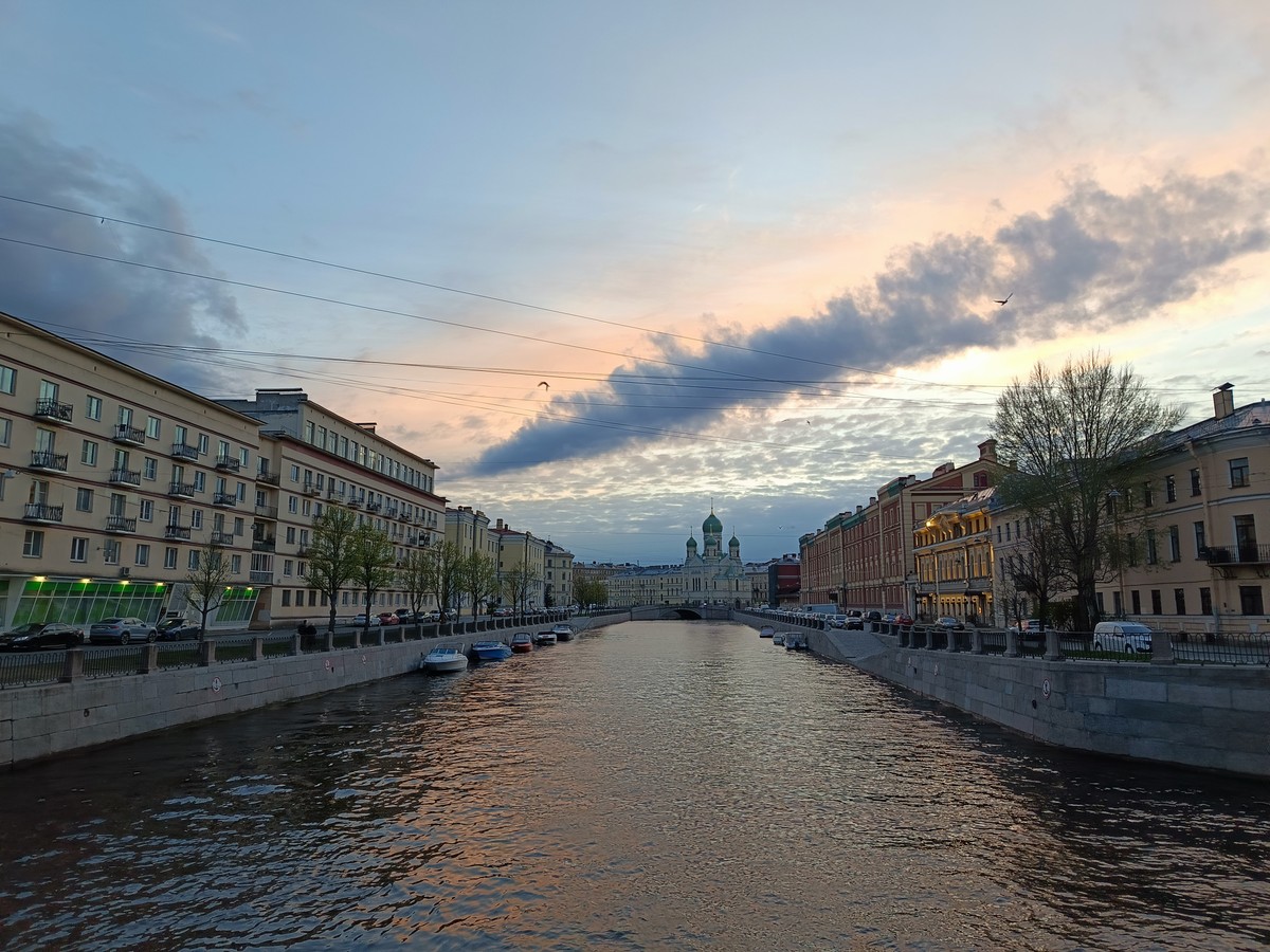 Фото Вдоль набережных и под мостами: водная прогулка по Санкт-Петербургу