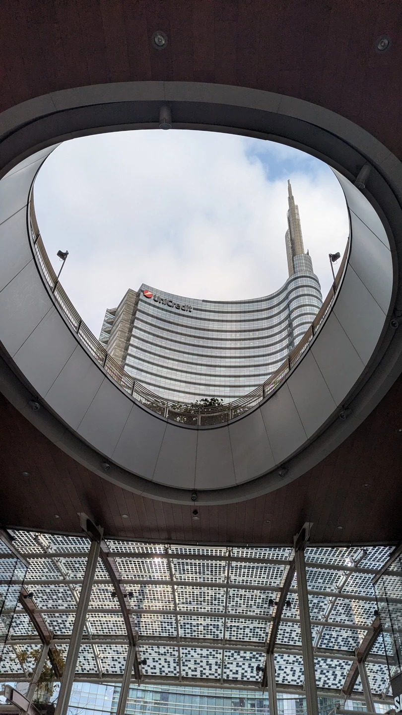 Артур великолепный рассказчик, настоящий знаток искусства, влюбленный в Милан, поэтому его экскурсия наполнена не только интересными