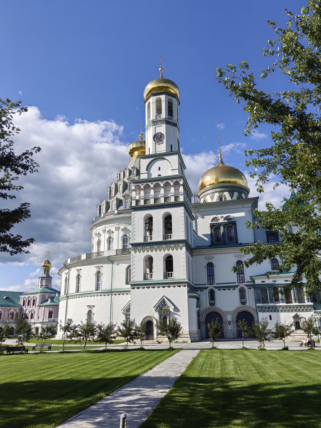 Шикарная экскурсия, которая нам очень понравилась! Восхищает уникальная архитектура монастыря, построенного по образу и подобию храма