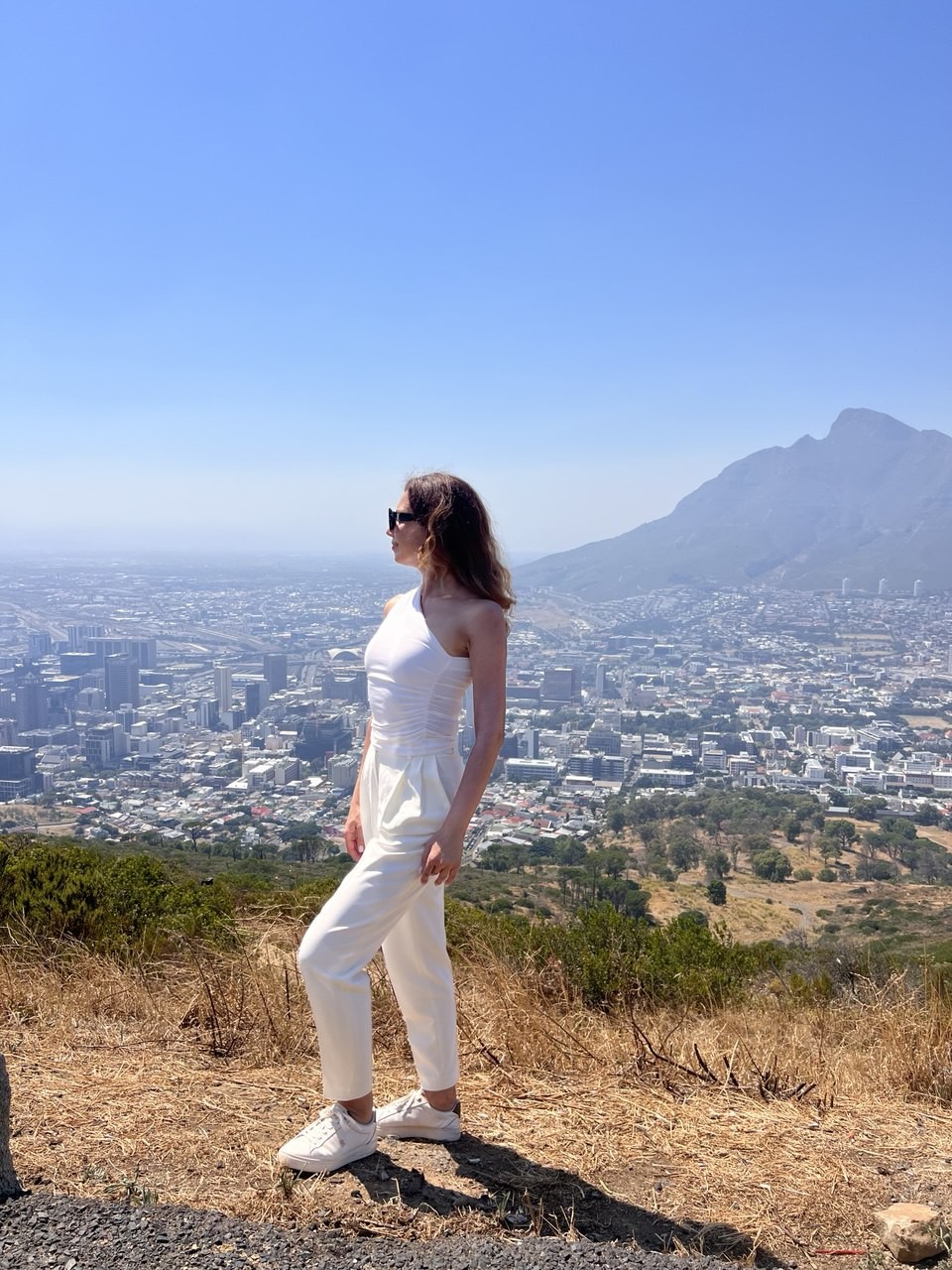 Экскурсию проводил Константин Садченко. Практически 12 часов мы ездили по локациям, и Константин рассказал всю историю