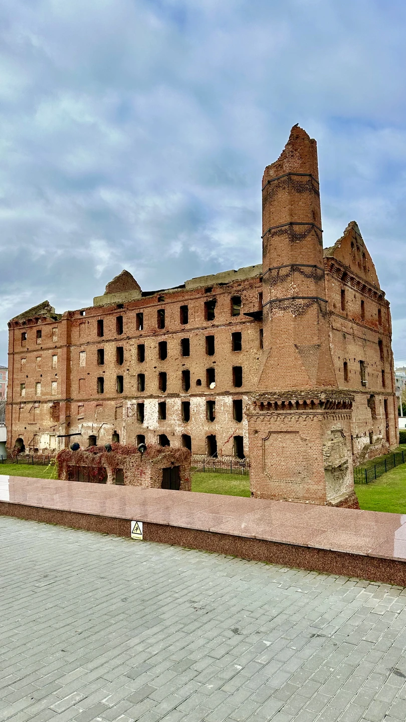 Экскурсию нам проводил Никита в начале ноября. С нами был сын восьми лет и даже ему