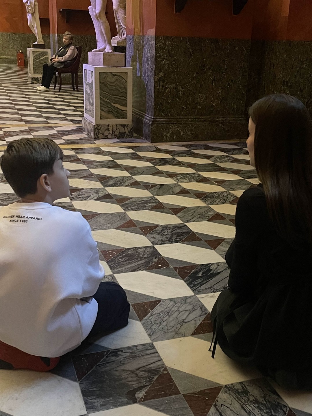 Все прекрасно! Ребенку 11 лет очень понравилось, да и нам было интересно, узнали что-то новое, по-другому взглянули на искусство Древней Греции)