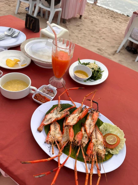 Были 28 января на экскурсии" Живописное путешествие на п-в Букит", остались довольны: гид Сувитри и водитель