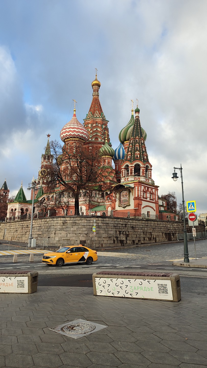 Отличная и действительно нескучная экскурсия вокруг Красной площади с интересной подачей материала