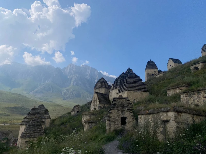 Из Осетии в Грузию, Армению и на концерт «Би-2»*: автотур в мини-группе