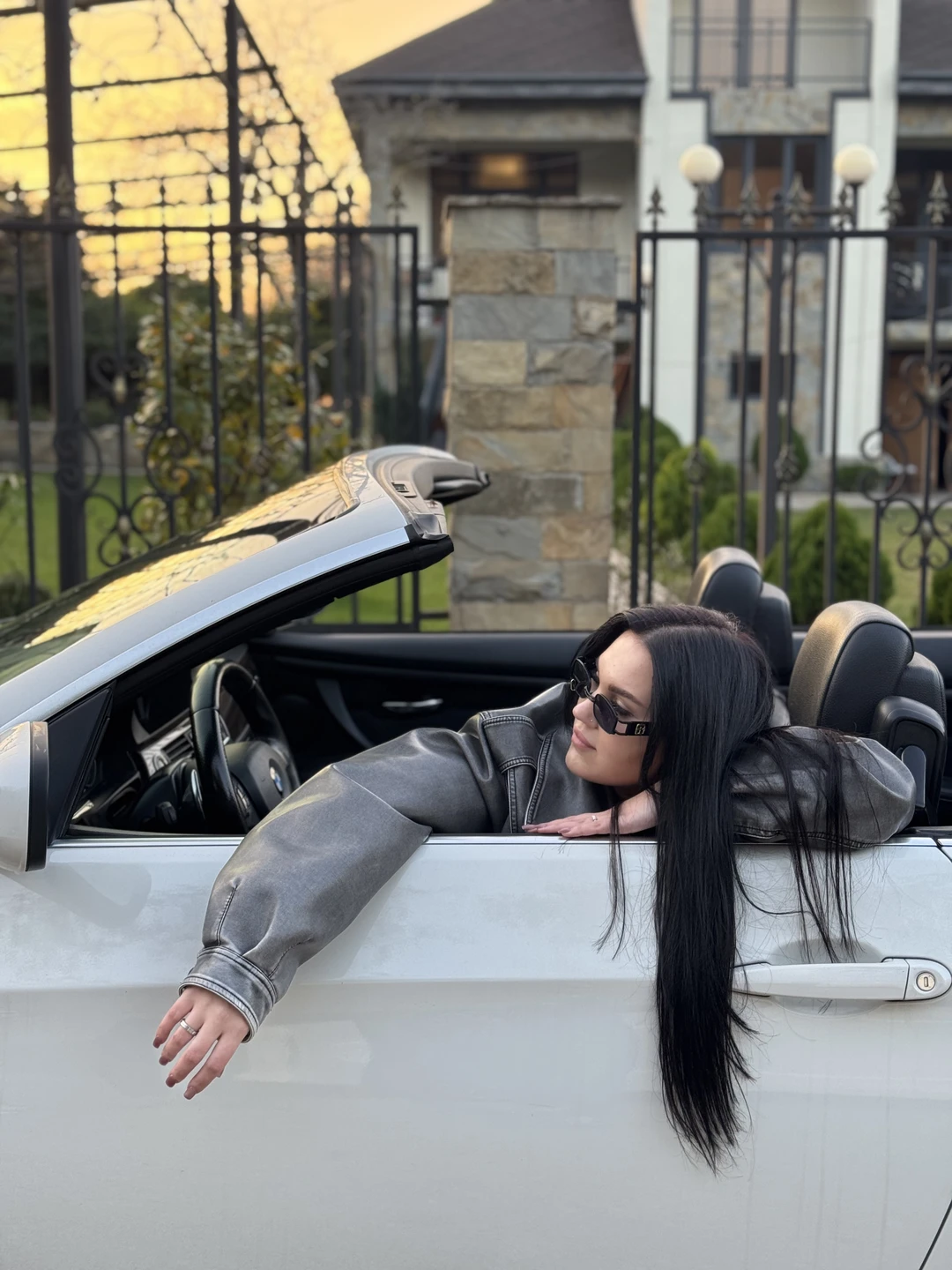 Хочу поделиться своими невероятными впечатлениями от прогулки на кабриолете, которую нам провел замечательный гид Адгур! Это было просто волшебно!