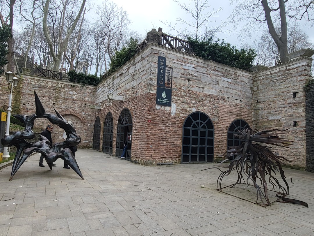 Были недавно на данной экскурсии. Подача материала интересная, много информации, отличный маршрут. За небольшое количество времени