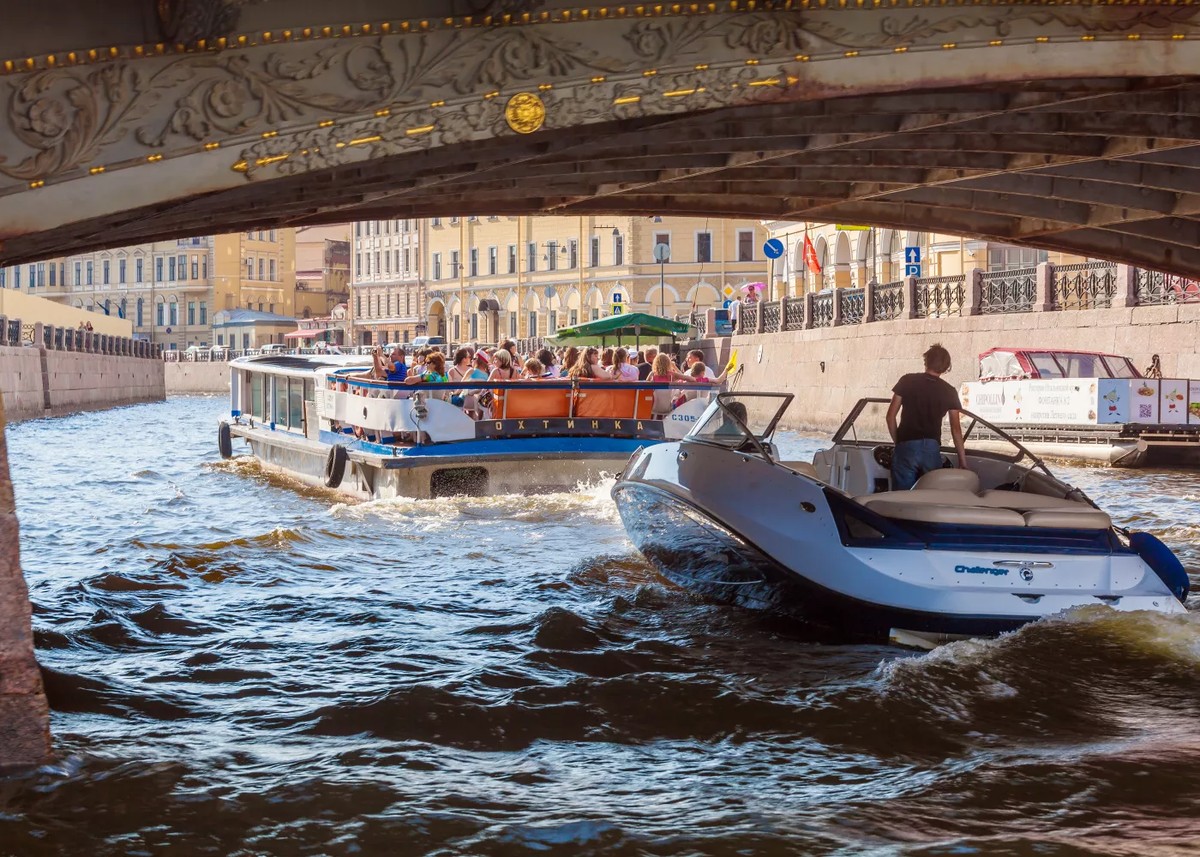 Часовая прогулка на теплоходе от Петропавловской крепости (3/6)