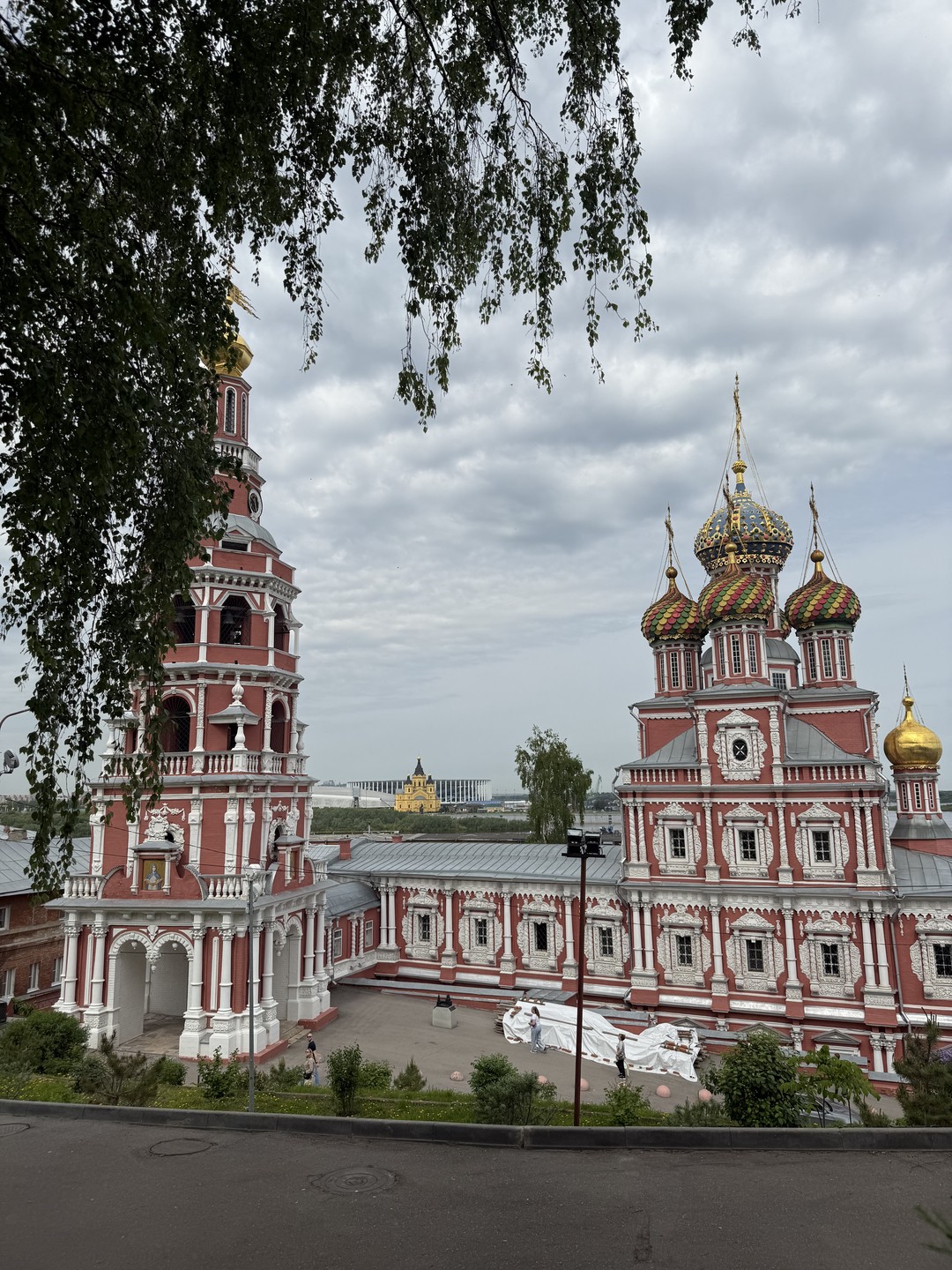 Приехали в Нижний Новгород впервые, выбирали экскурсовода по отзывам и не ошиблись. Станислав высокопрофессиональный, эрудированный, доброжелательный