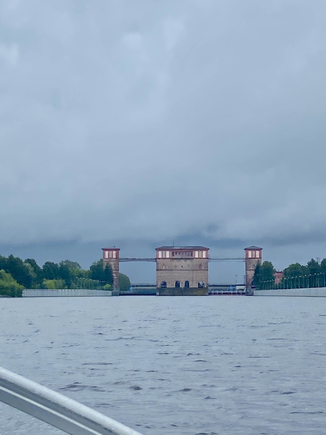 Очень понравилась водная прогулка, очень атмосферно, увлекательно и познавательно! Юрий отличный и капитан, и рассказчик! В