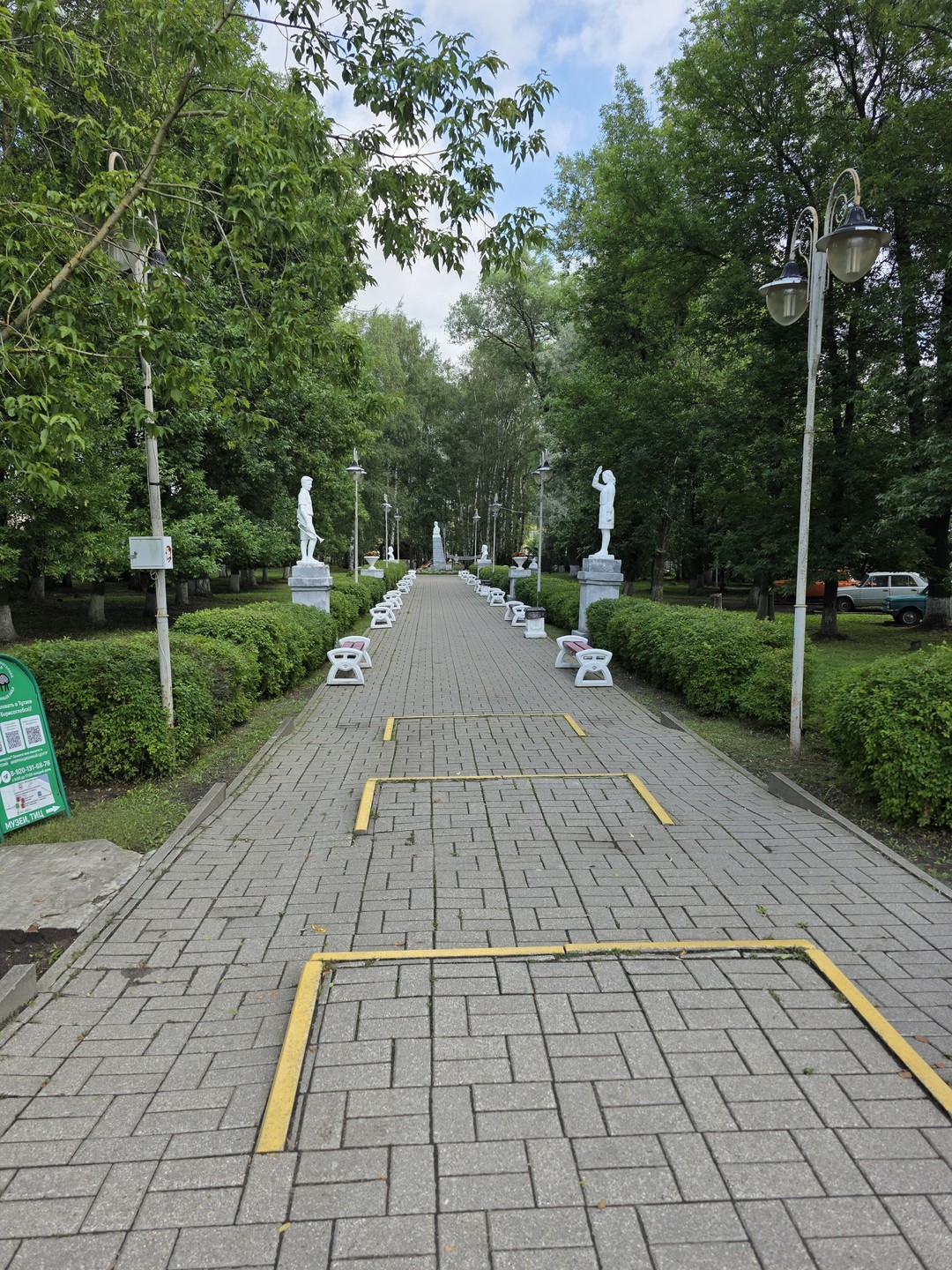 Романо-Борисоглебск - маленький городок с богатой историей. Здесь нет моста между романовским и борисоглебским берегами, поэтому