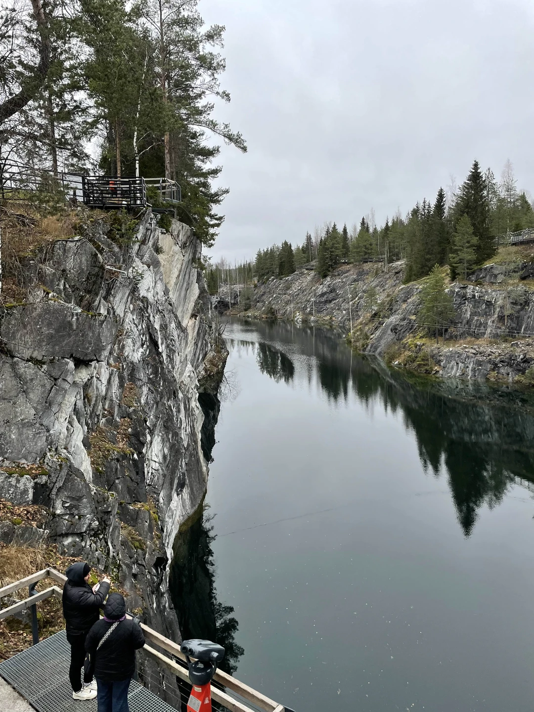 Очень понравилась поездка в Карелию. Прекрасные и живописные виды. Обязательно поедем и в другие времена года!!!