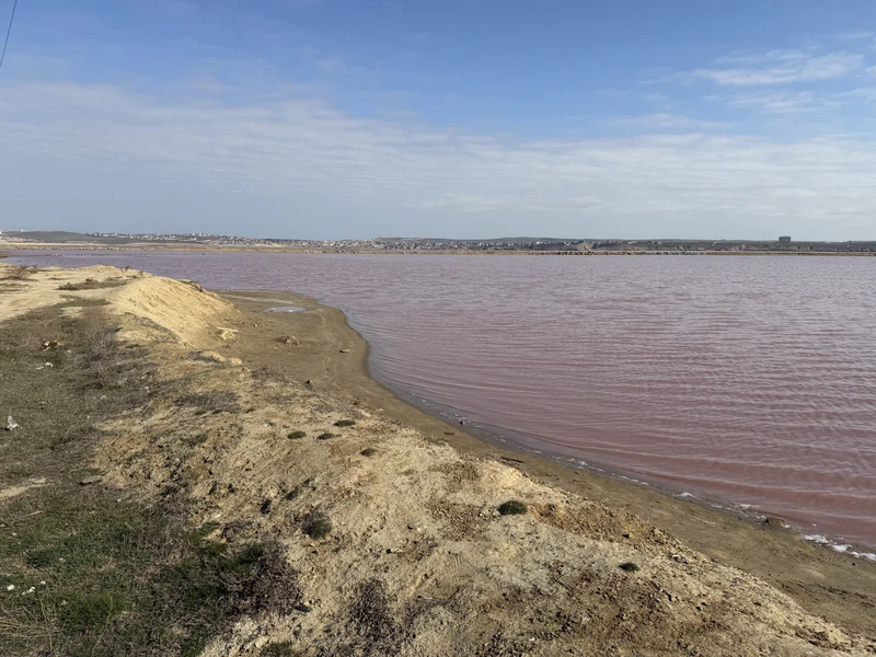 Природа Азербайджана оставила очень сильное впечатление — контрастная и живая. Горы, озера и каньоны стоят того