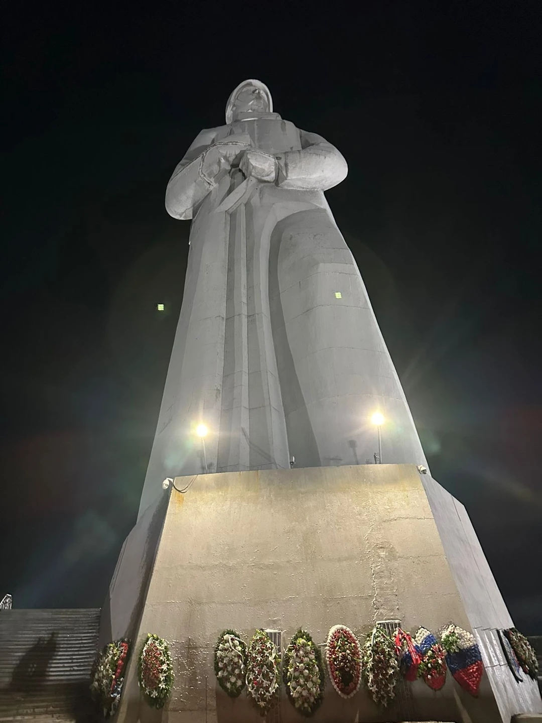 1 декабря Александр встретил нас с аэропорту и провёл обзорную экскурсию по Мурманску. Всё было очень