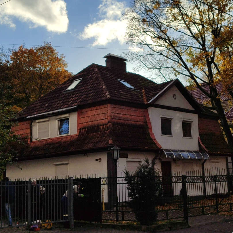 Лилия - приятный человек, влюблённый в Калининград. Отвечала на все вопросы, показывала фото из прошлого, рассказала