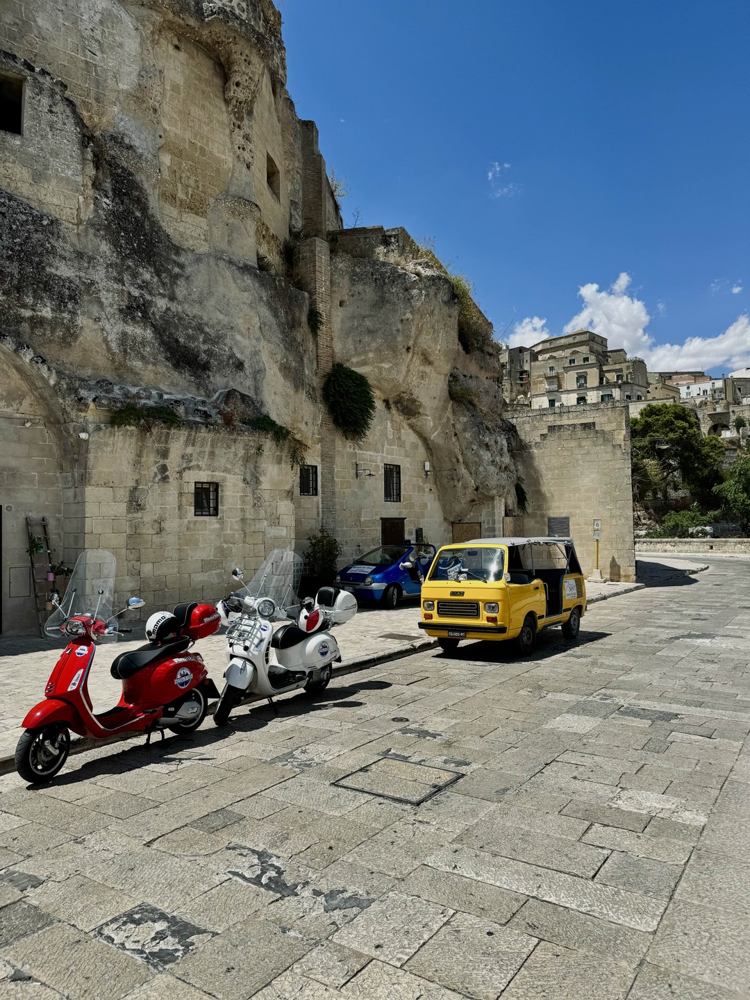 Алина встретила меня на вокзале в Бари и мы вместе поехали до Матеры. Также подробно рассказала,