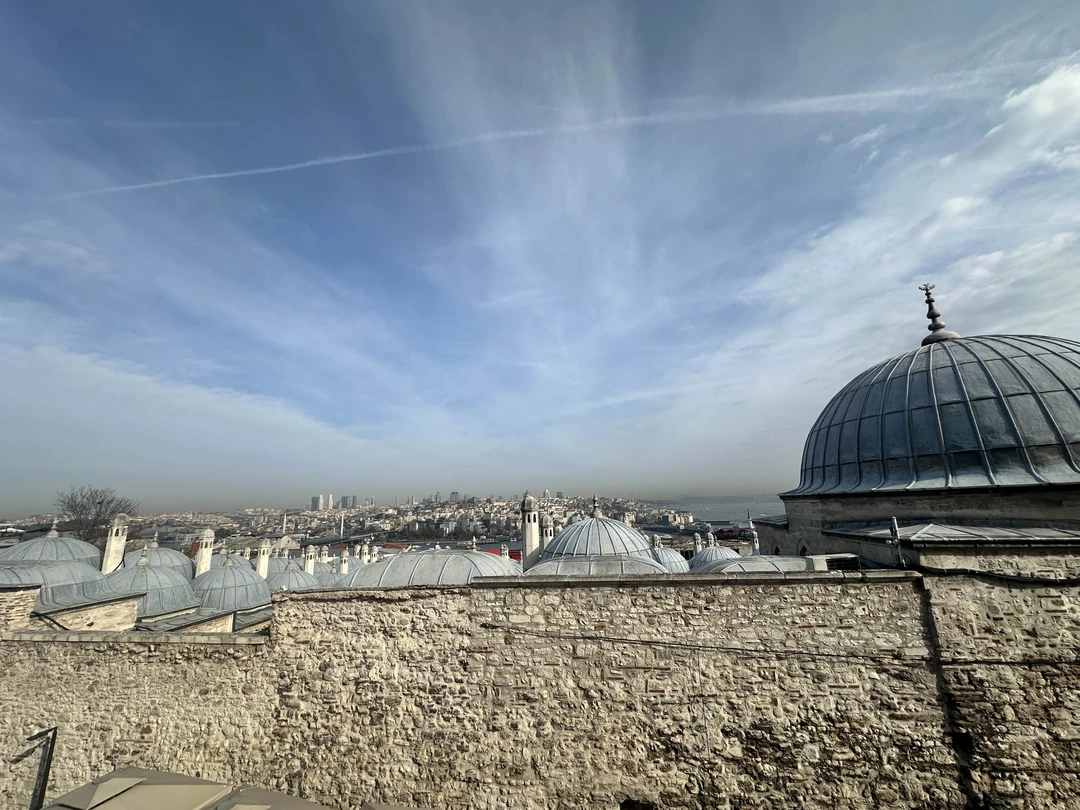 Очень познавательная и интересная экскурсия по историческому центру. Махмут хороший рассказчик, очень хорошо говорит по-русски. Очень