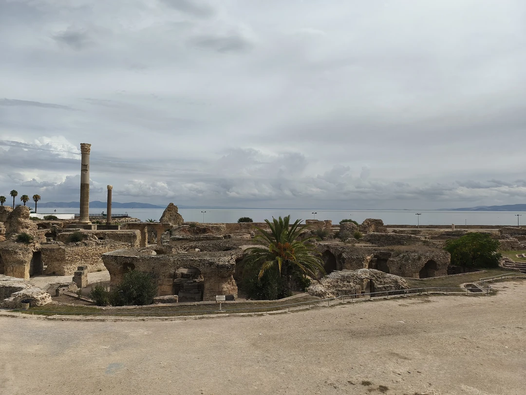 Великолепная экскурсия! Гидом был Самир. Экскурсия длилась более 9 часов. И началась она не с приездом