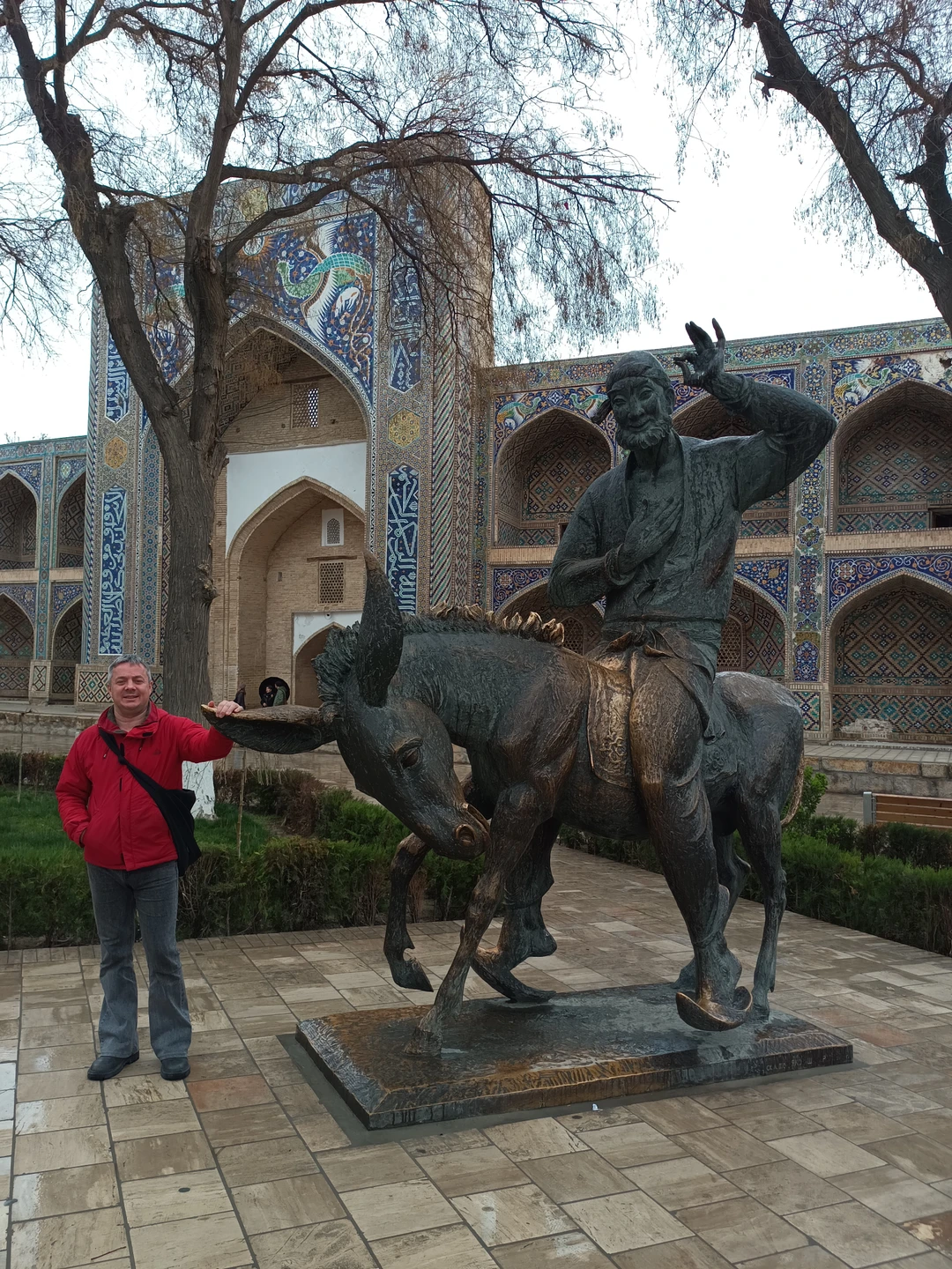 Отличная экскурсия. Усмон внимательный гид и замечательный рассказчик, проводит экскурсию в режиме интерактив. Включены посещения мастерских