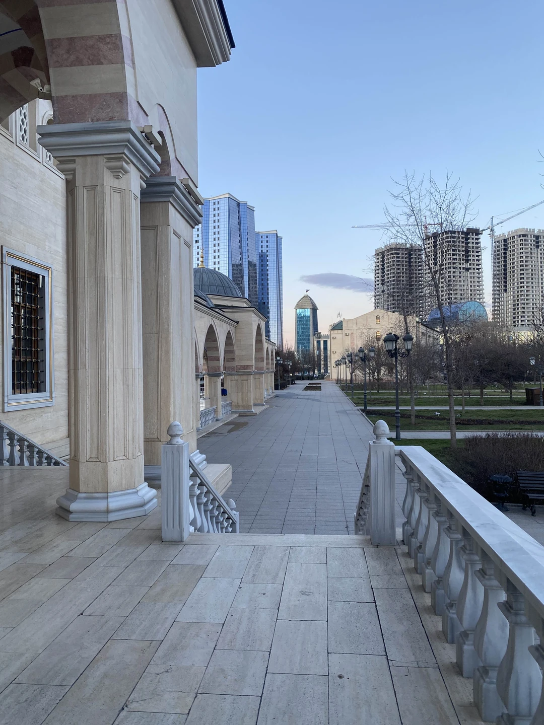 Сложно сказать что поразило больше: приветливый гид Ибрагим или роскошный город Грозный!