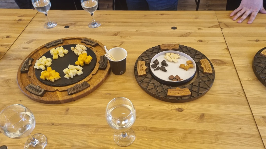 Началась экскурсия вовремя. Очень комфортабельный и просторный микроавтобус