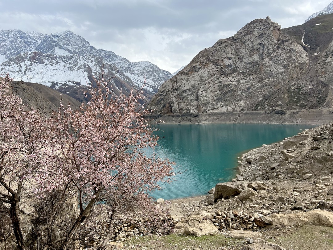 Спасибо за превосходно организованную экскурсию гиду Алишеру. Смогли за 1 день насладиться красотами гор и озёр