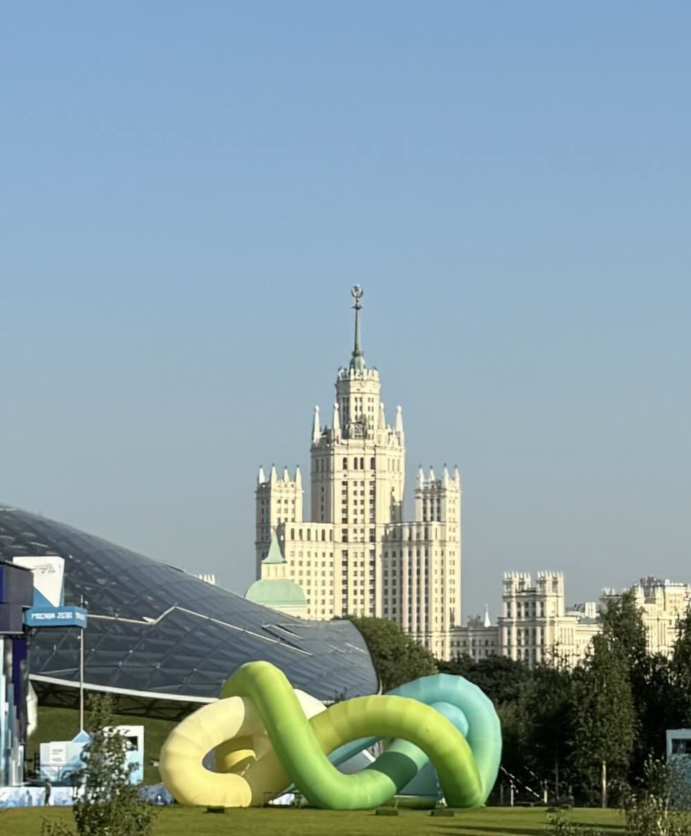 Отличный квест. Детям очень понравилось. Разнообразно, насыщенно, все в движении, младшему 8 лет активность и задания