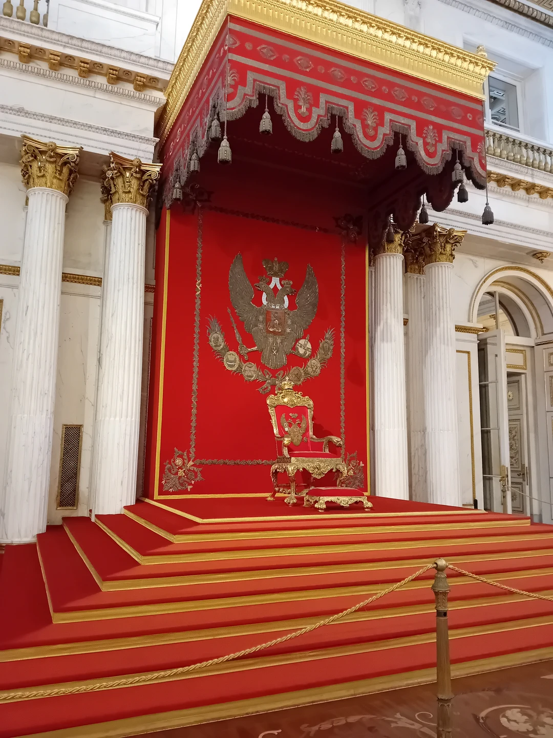 Захватывающая и интересная экскурсия, будто на одном дыхании. Поставленная речь, позитивное настроение Валерии только больше разжигали