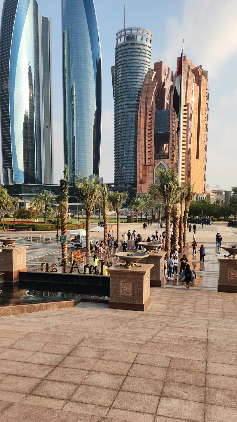 Прекрасный и заботливый гид Бек. Поездка прошла отлично. Комфортный автомобиль. Везде успели. Учитывал наши пожелания