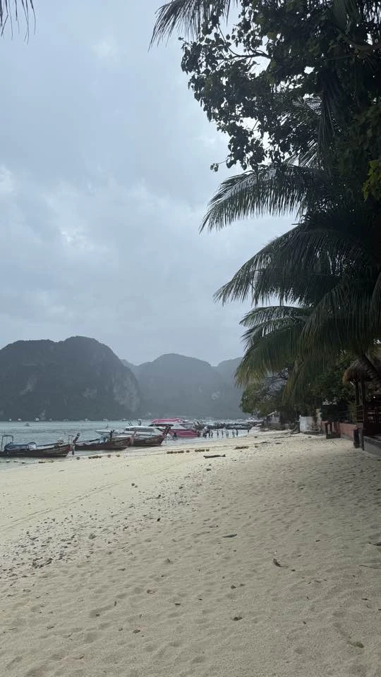 Очень насыщенная программа - много локаций, отличные гиды. С погодой повезло - большую часть времени солнечно