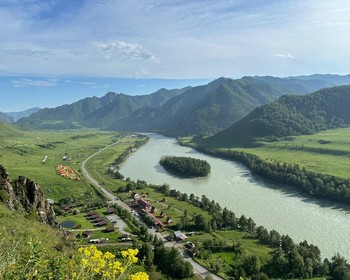 Горные и панорамные виды, бурные пороги, петроглифы и степи