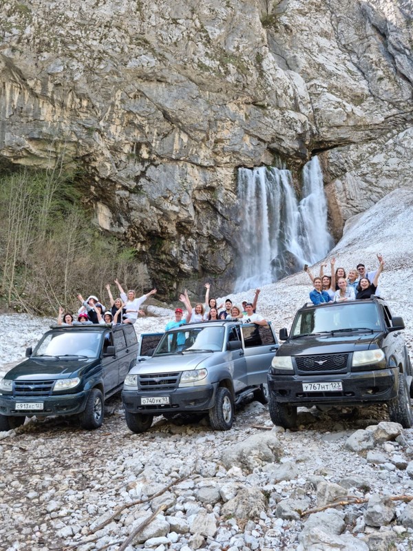 Красавица Рица, водопады и дегустация вина: авторский джип-тур из Адлера
