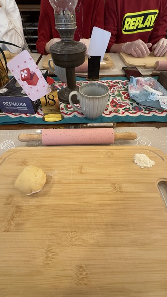 Посетив мастер-класс по приготовлению чак-чака, мы получили исключительно положительные эмоции. Понравилась организация мероприятия в целом, аутентичное